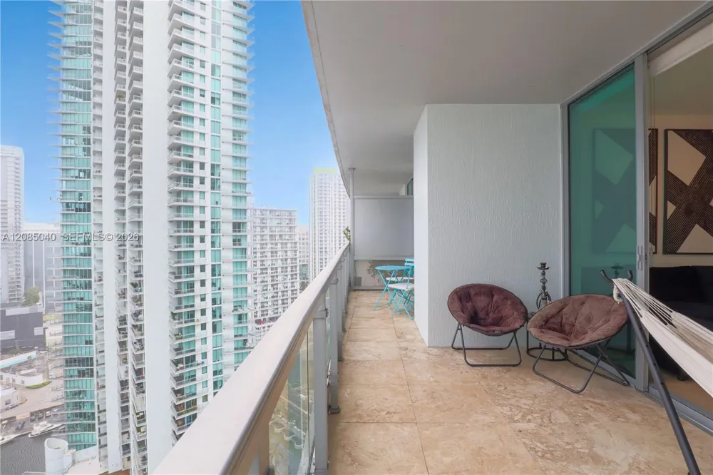 90 SW 3rd St #3002 Miami, FL 33130