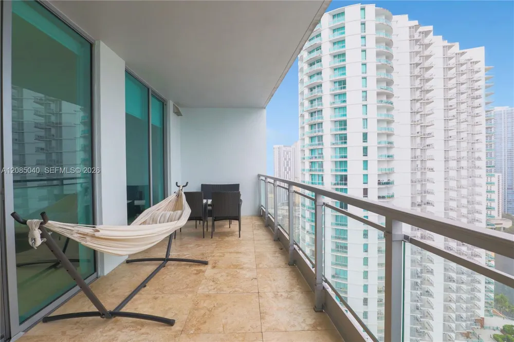 90 SW 3rd St #3002 Miami, FL 33130