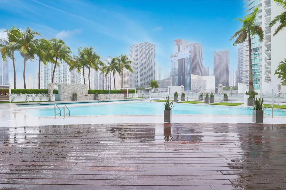90 SW 3rd St #3002 Miami, FL 33130