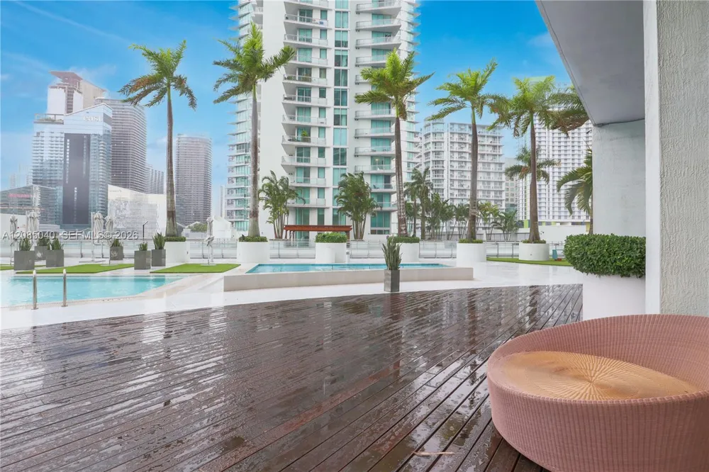 90 SW 3rd St #3002 Miami, FL 33130