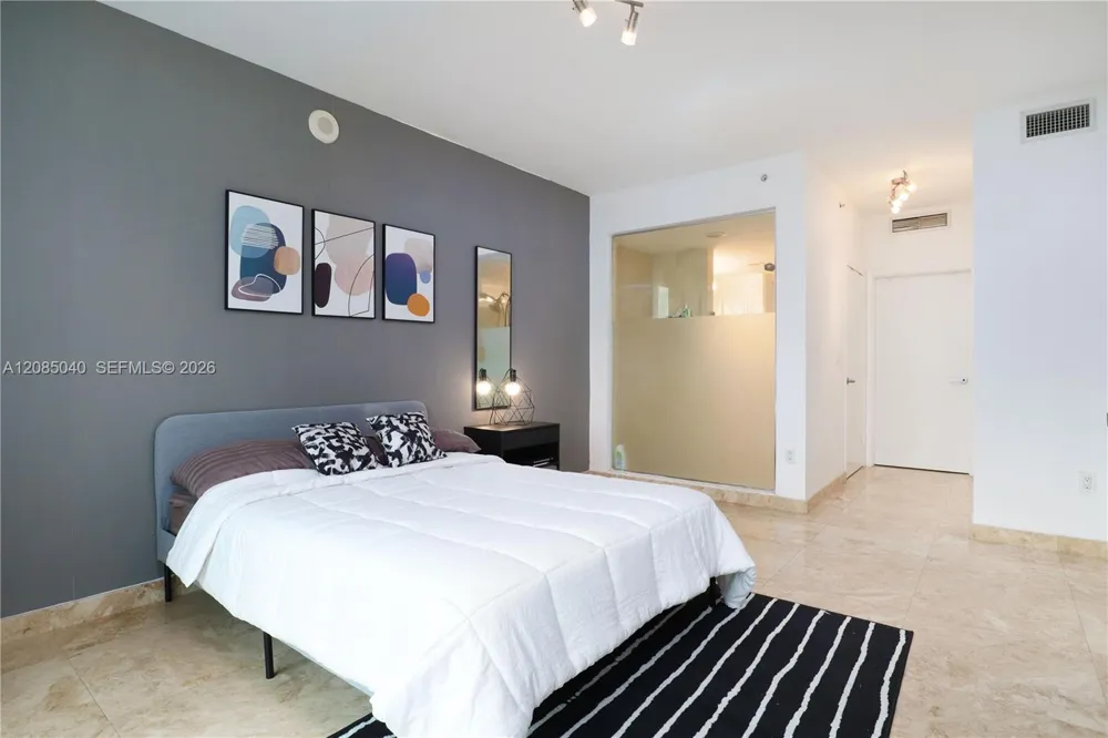 90 SW 3rd St #3002 Miami, FL 33130