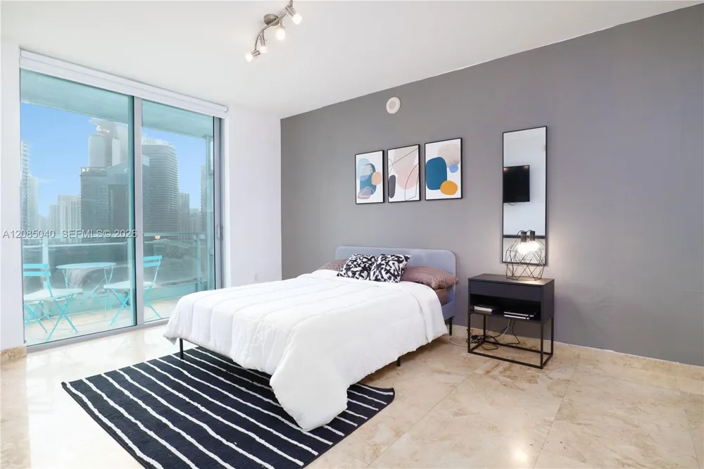 90 SW 3rd St #3002 Miami, FL 33130