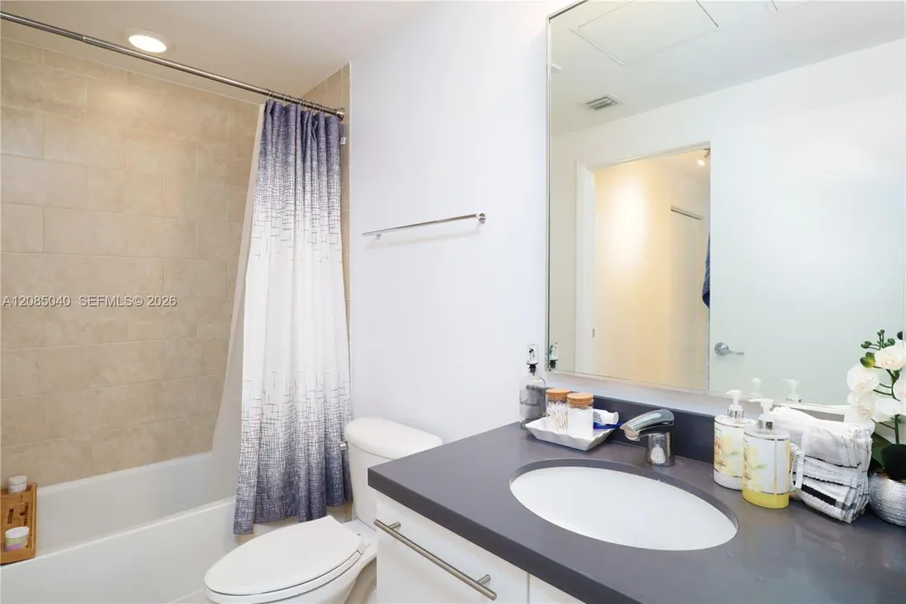 90 SW 3rd St #3002 Miami, FL 33130