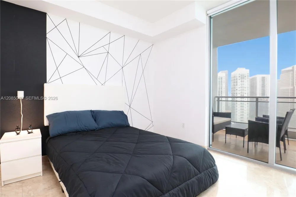 90 SW 3rd St #3002 Miami, FL 33130