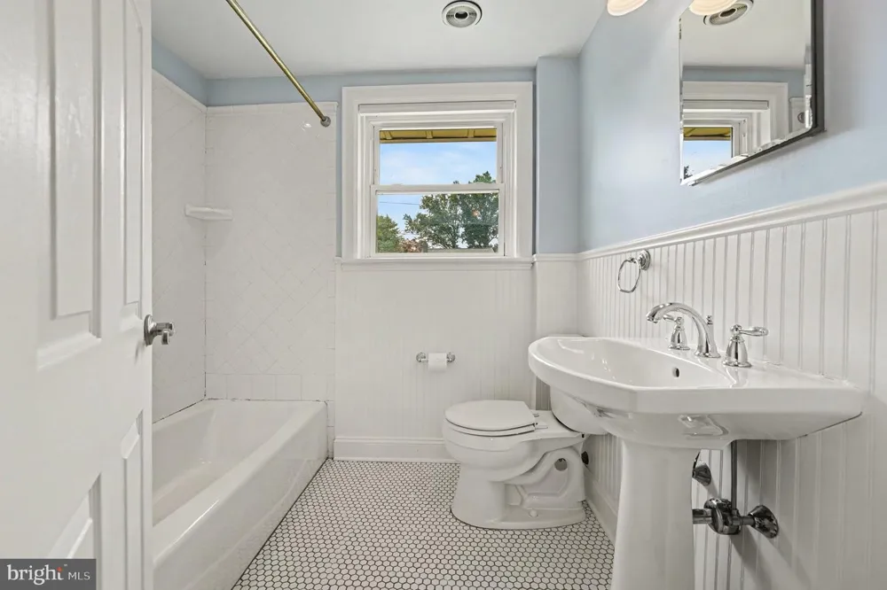 1390 JOLLY ROAD Blue Bell, PA 19422