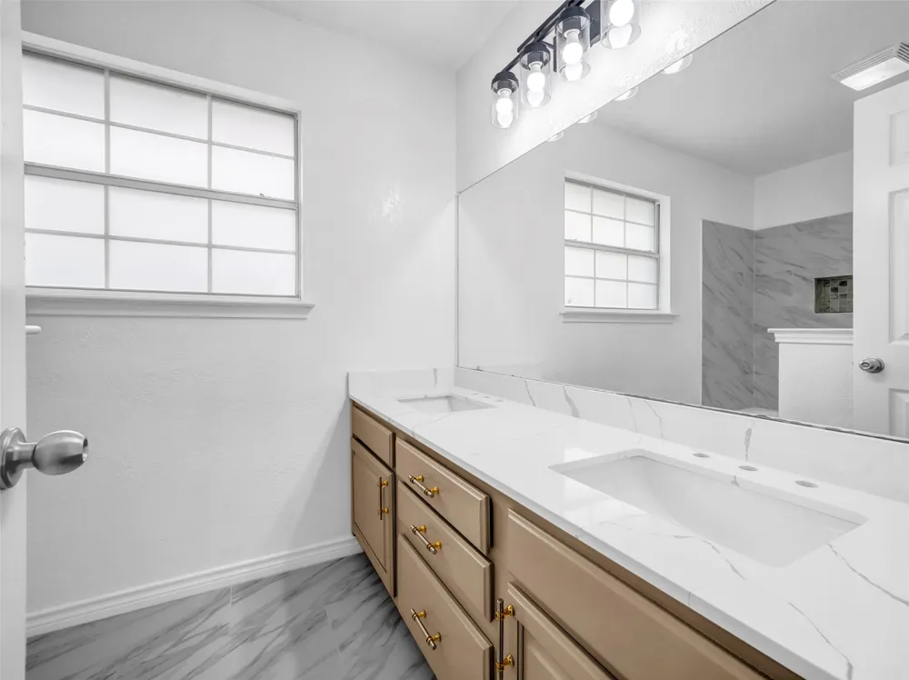 2913 Spartacus Drive Grand Prairie, TX 75052