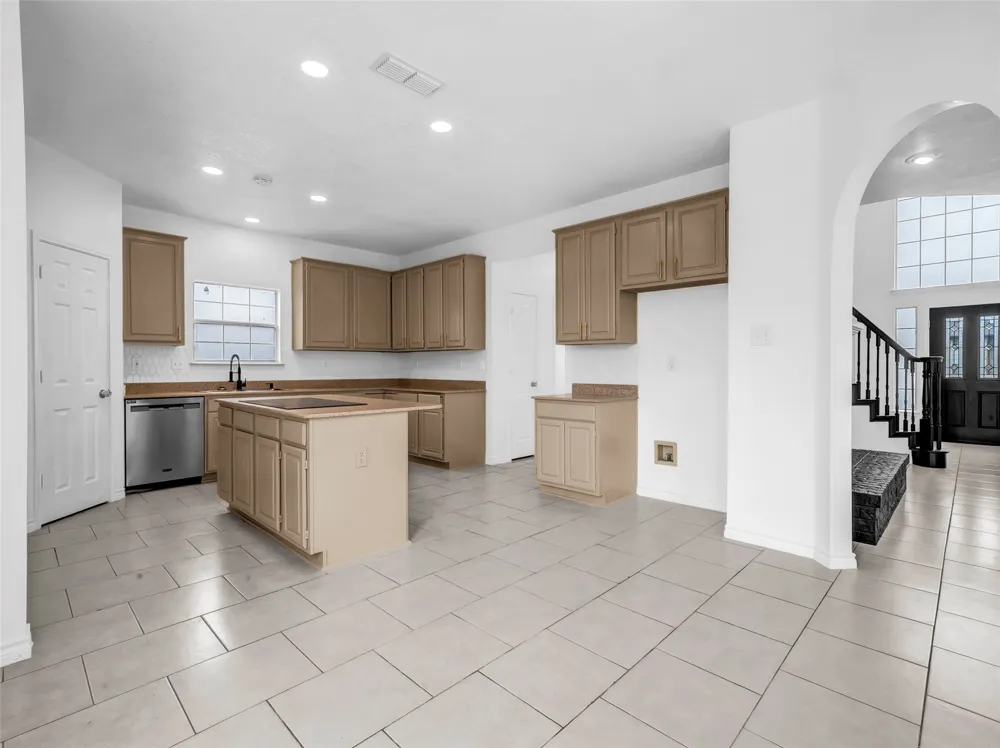 2913 Spartacus Drive Grand Prairie, TX 75052