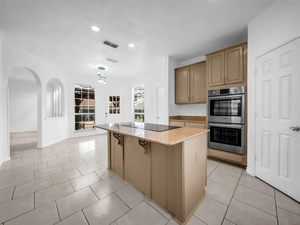 2913 Spartacus Drive Grand Prairie, TX 75052