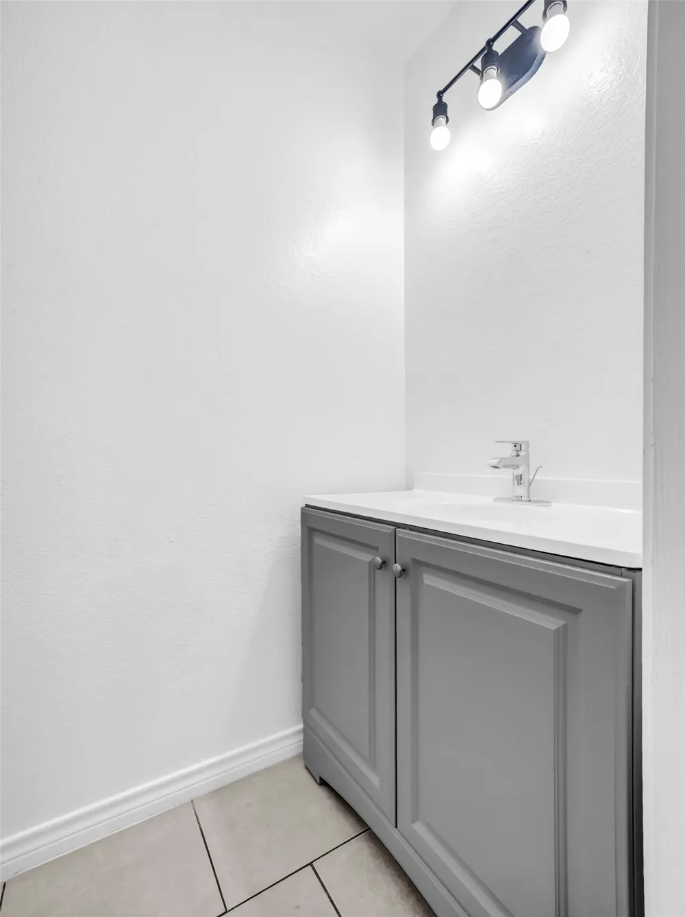 2913 Spartacus Drive Grand Prairie, TX 75052