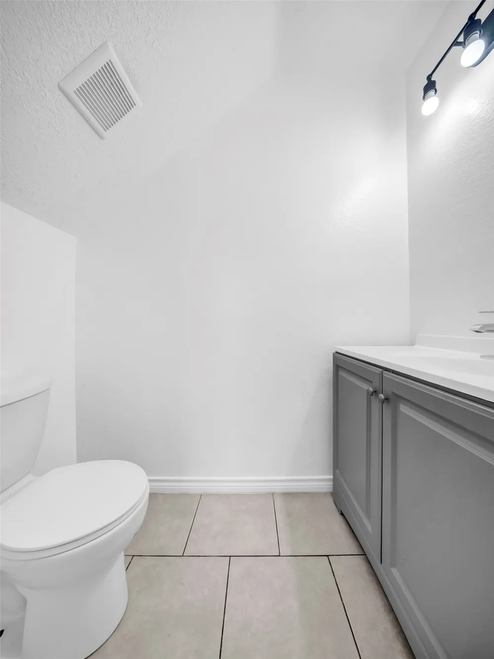 2913 Spartacus Drive Grand Prairie, TX 75052