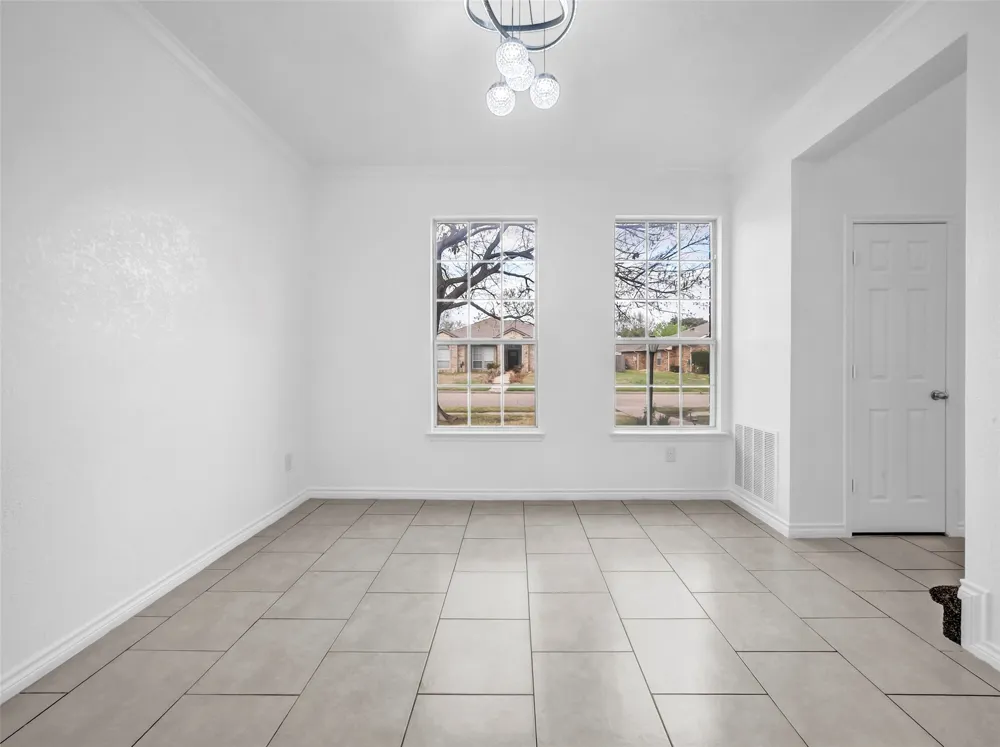2913 Spartacus Drive Grand Prairie, TX 75052