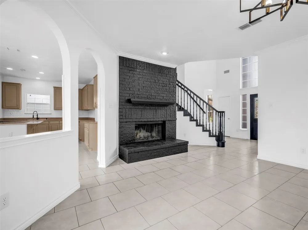 2913 Spartacus Drive Grand Prairie, TX 75052