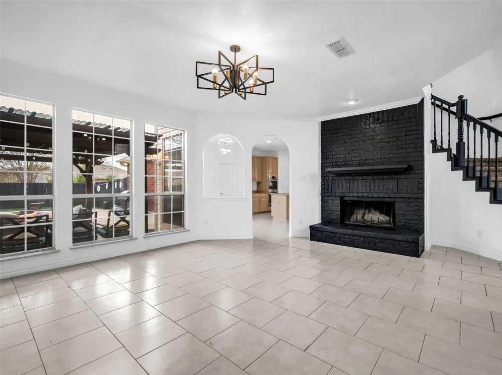 2913 Spartacus Drive Grand Prairie, TX 75052