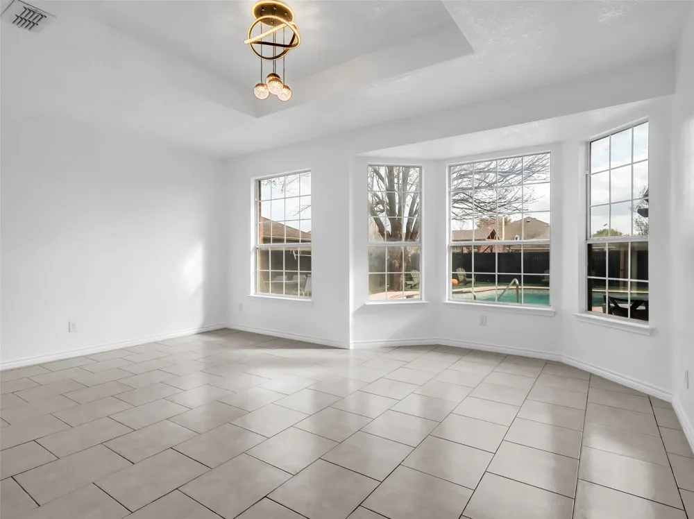 2913 Spartacus Drive Grand Prairie, TX 75052