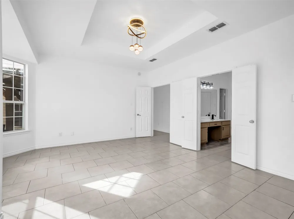 2913 Spartacus Drive Grand Prairie, TX 75052