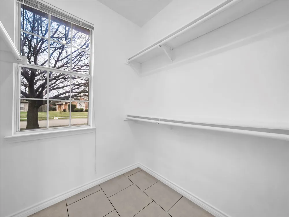 2913 Spartacus Drive Grand Prairie, TX 75052