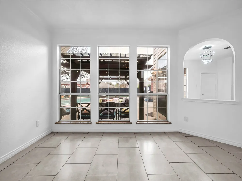 2913 Spartacus Drive Grand Prairie, TX 75052