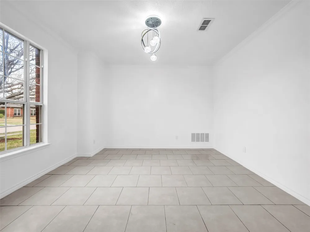 2913 Spartacus Drive Grand Prairie, TX 75052