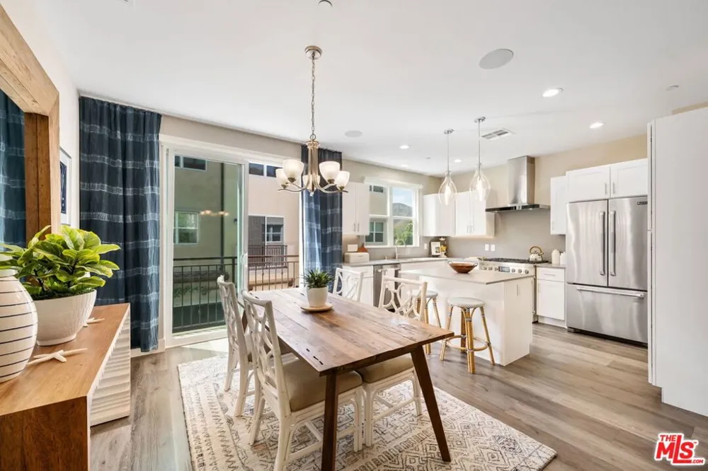 4373 Paxton Place Calabasas, CA 91302