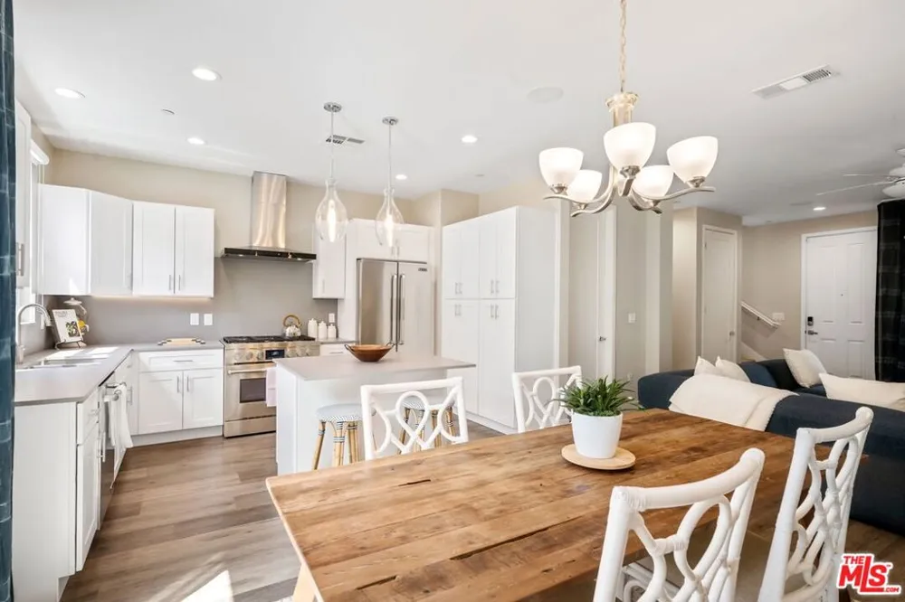 4373 Paxton Place Calabasas, CA 91302