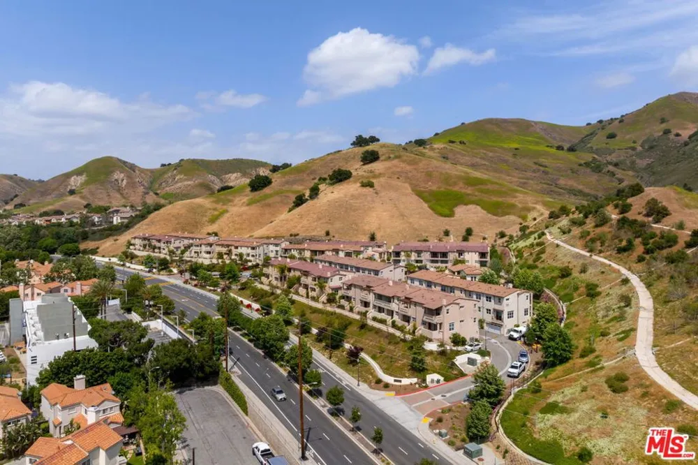 4373 Paxton Place Calabasas, CA 91302