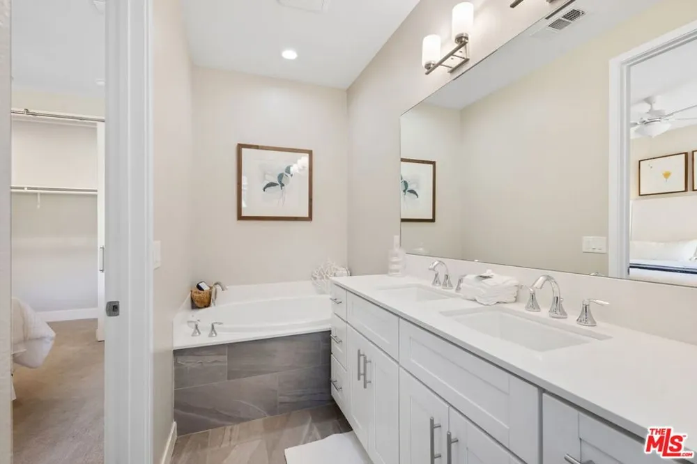 4373 Paxton Place Calabasas, CA 91302