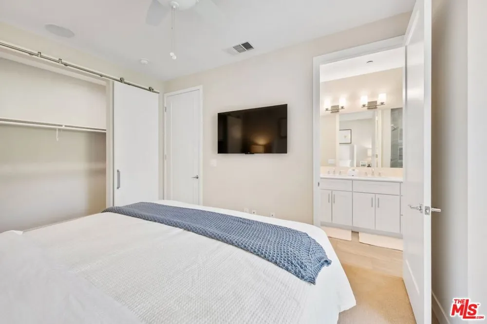 4373 Paxton Place Calabasas, CA 91302