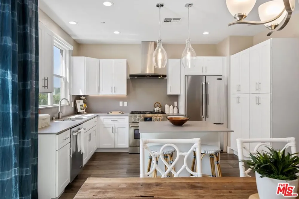 4373 Paxton Place Calabasas, CA 91302