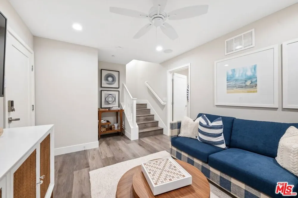 4373 Paxton Place Calabasas, CA 91302