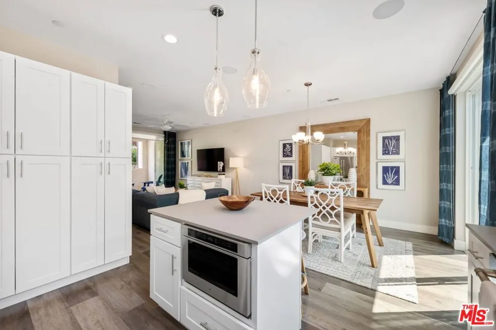 4373 Paxton Place Calabasas, CA 91302
