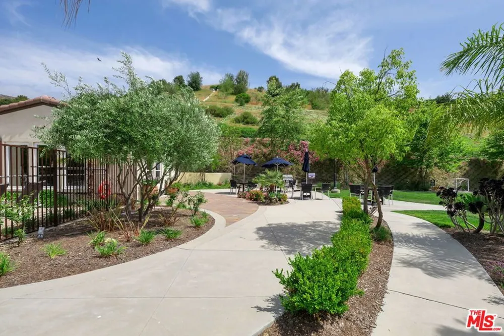 4373 Paxton Place Calabasas, CA 91302
