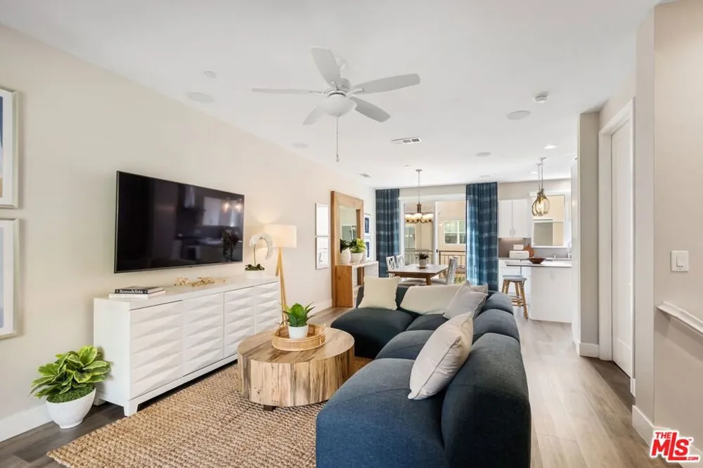 4373 Paxton Place Calabasas, CA 91302