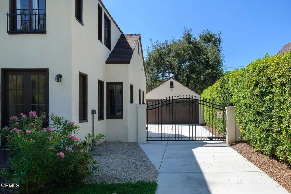 2384 E Orange Grove Boulevard Pasadena, CA 91104