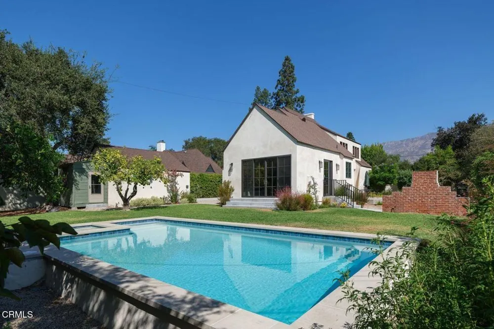 2384 E Orange Grove Boulevard Pasadena, CA 91104