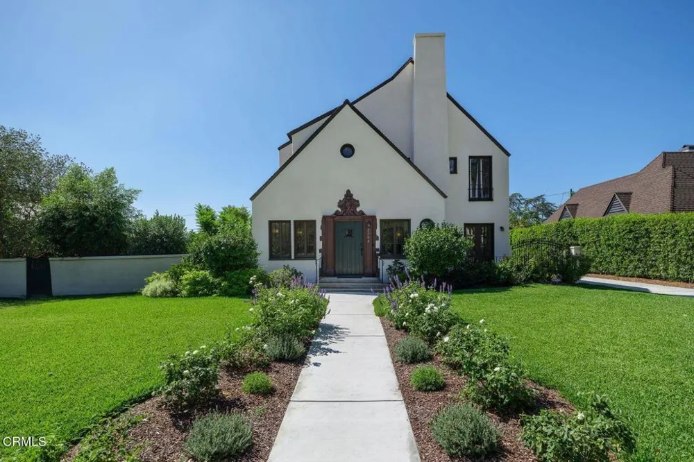 2384 E Orange Grove Boulevard Pasadena, CA 91104