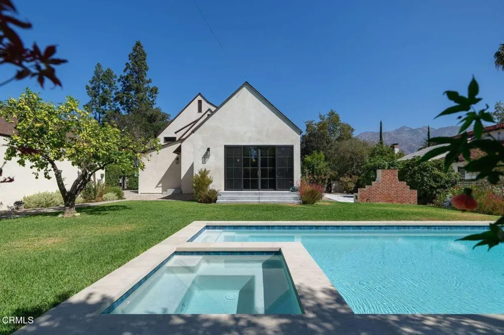 2384 E Orange Grove Boulevard Pasadena, CA 91104