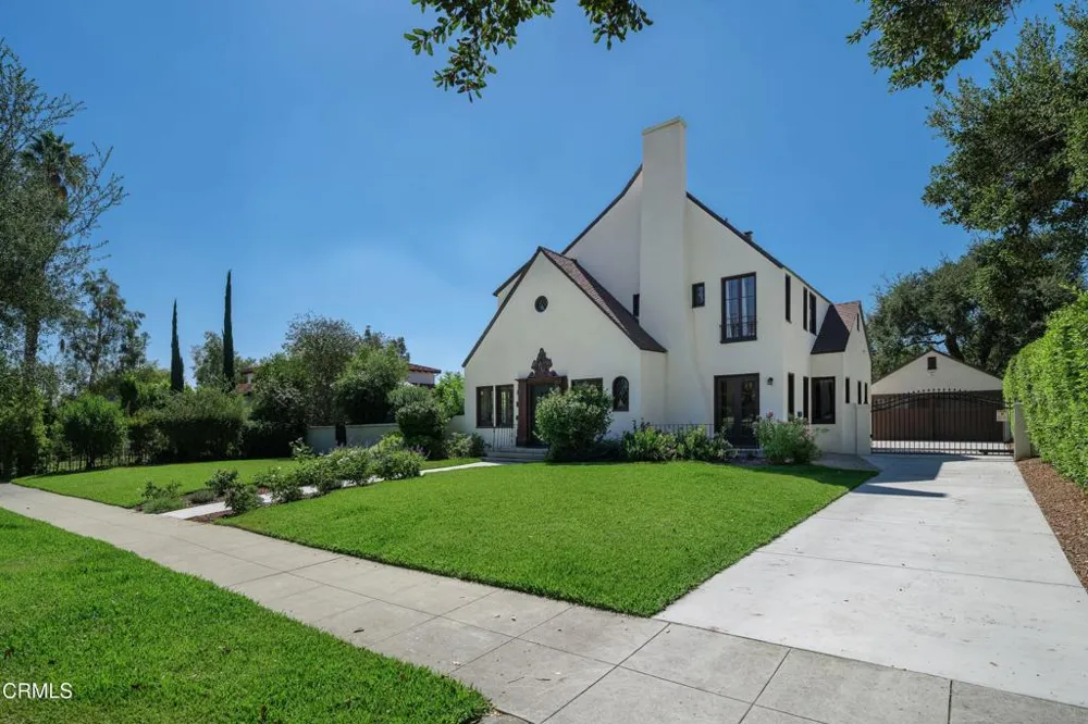 2384 E Orange Grove Boulevard Pasadena, CA 91104
