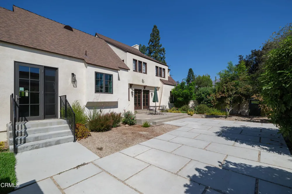 2384 E Orange Grove Boulevard Pasadena, CA 91104