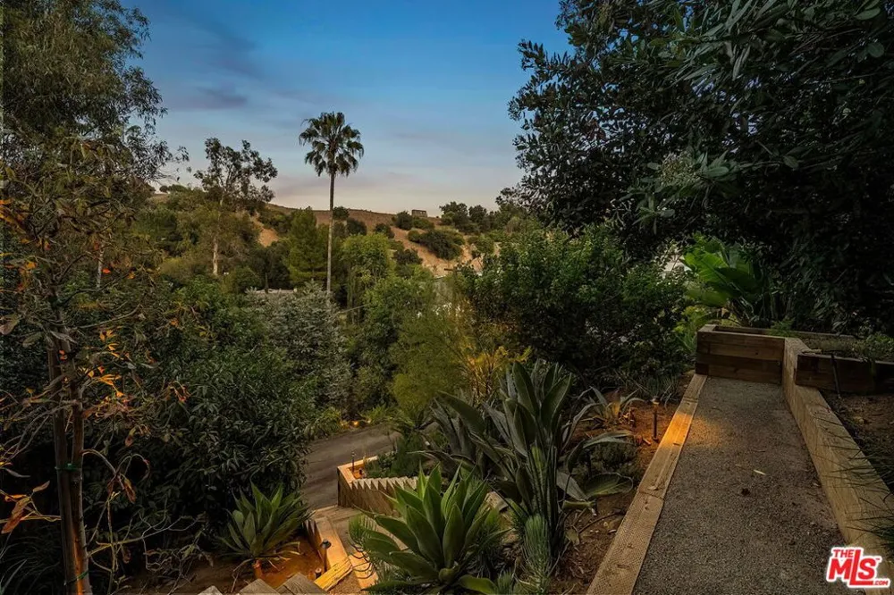 4901 El Canto Drive Los Angeles, CA 90041