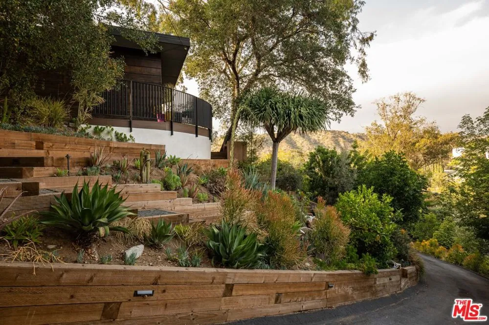 4901 El Canto Drive Los Angeles, CA 90041