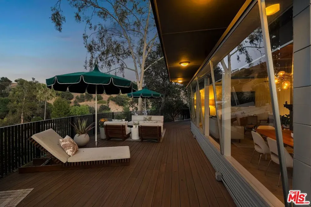 4901 El Canto Drive Los Angeles, CA 90041