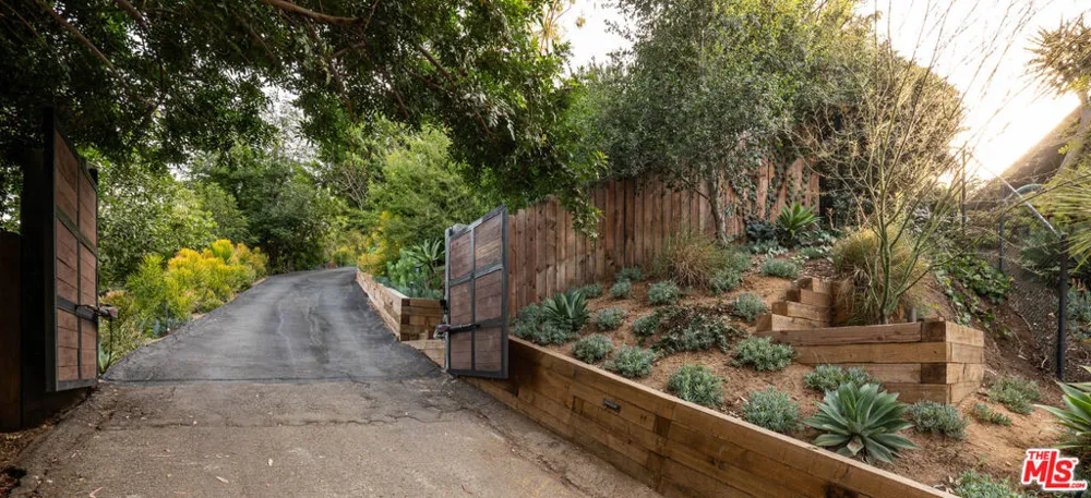 4901 El Canto Drive Los Angeles, CA 90041
