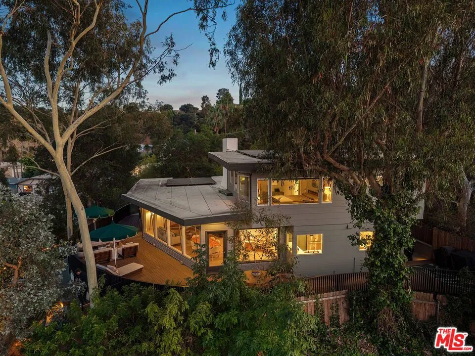 4901 El Canto Drive Los Angeles, CA 90041