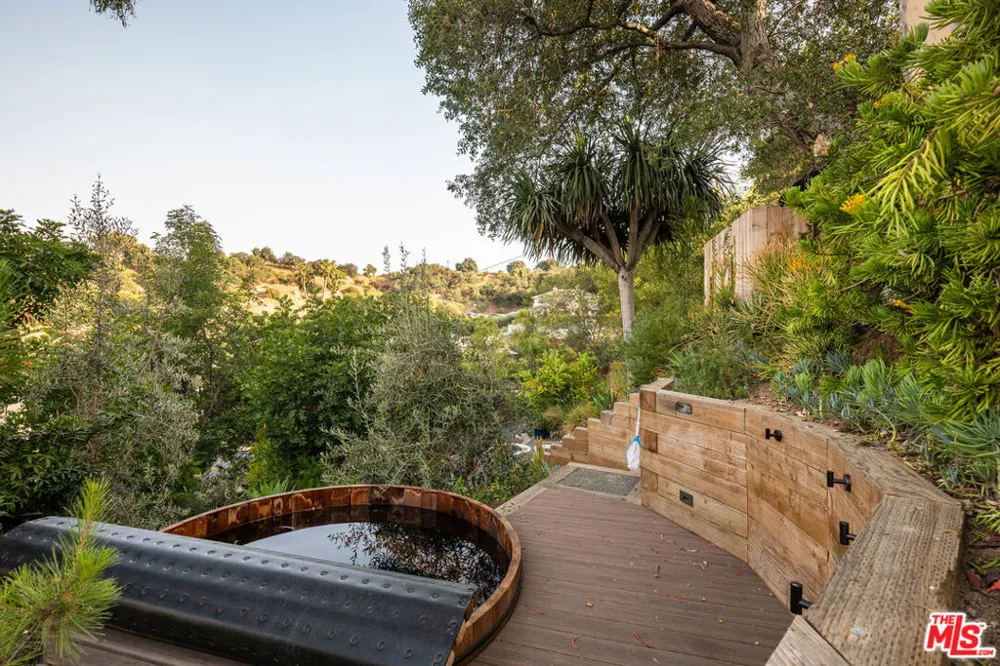 4901 El Canto Drive Los Angeles, CA 90041