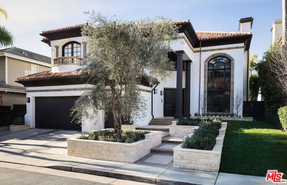 16736 Via Pacifica Pacific Palisades, CA 90272