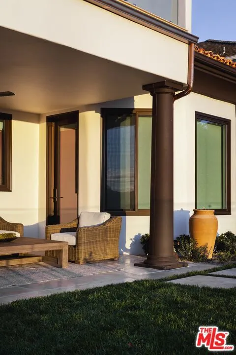 16736 Via Pacifica Pacific Palisades, CA 90272