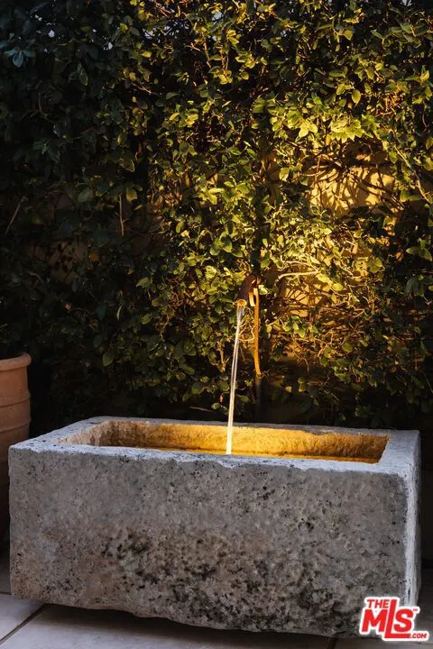 16736 Via Pacifica Pacific Palisades, CA 90272