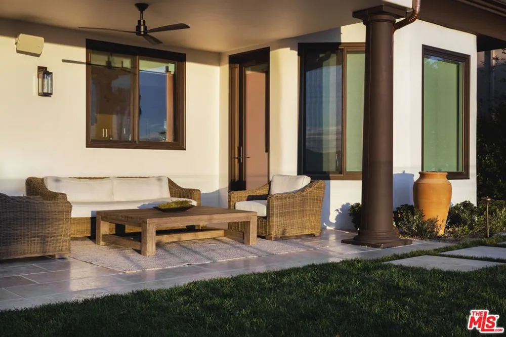 16736 Via Pacifica Pacific Palisades, CA 90272