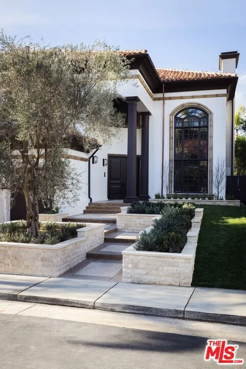 16736 Via Pacifica Pacific Palisades, CA 90272