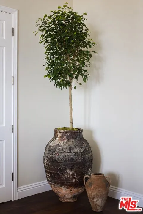 16736 Via Pacifica Pacific Palisades, CA 90272